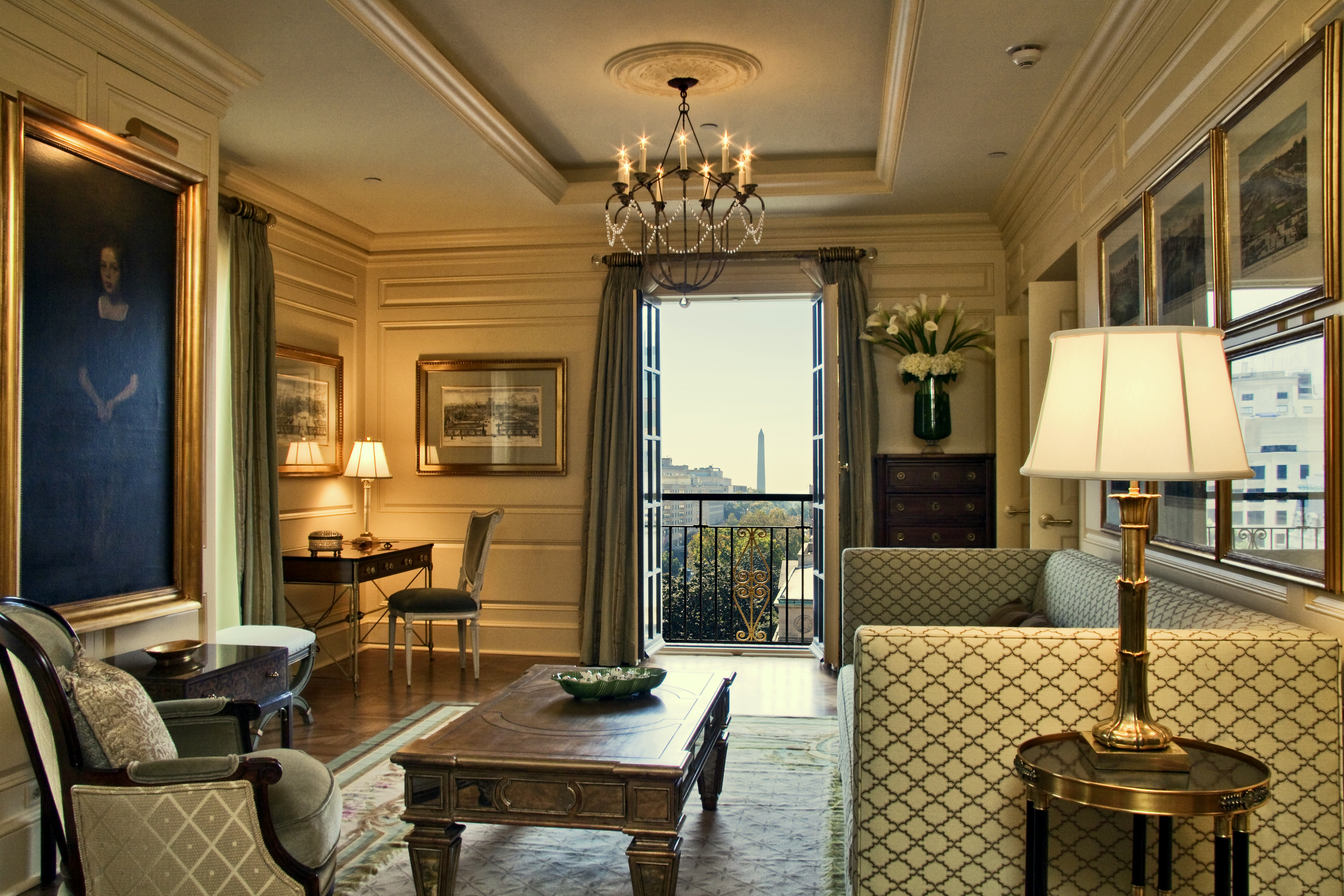 The Thomas Jefferson/Presidential Suite overlooks the Washington Monument and The White House